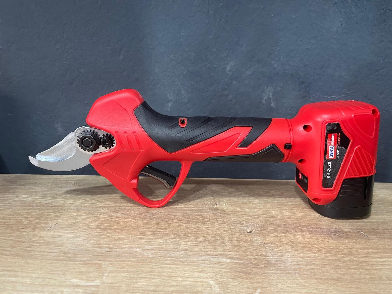 Omega KH-ZL25 32mm 14.4V 2Ah 2 Bataryalı Budama Makası Sensörlü