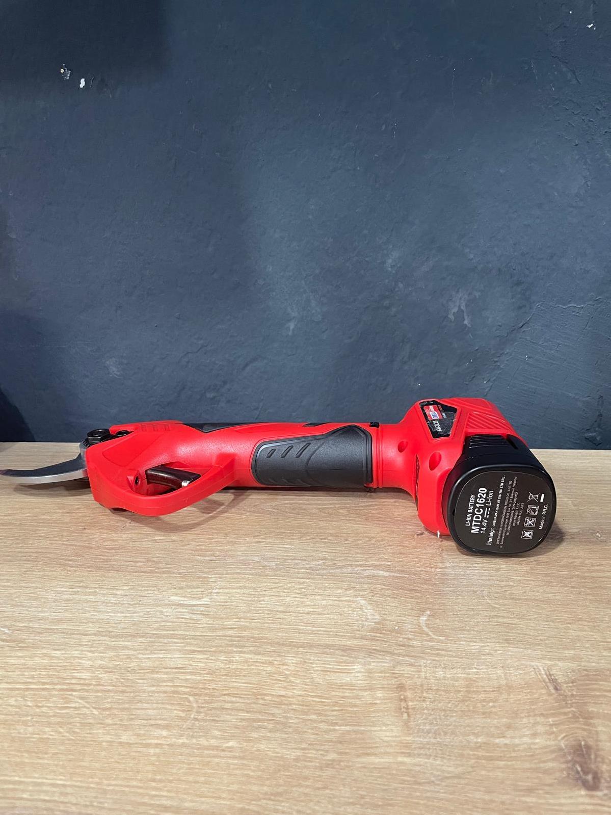 Omega KH-ZL25 32mm 14.4V 2Ah 2 Bataryalı Budama Makası Sensörlü